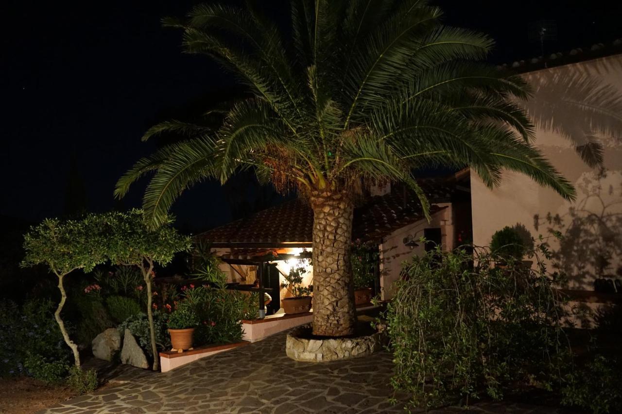 Studio-Appartment In Landhaus Mit Meerblick Porto Azzurro Eksteriør bilde